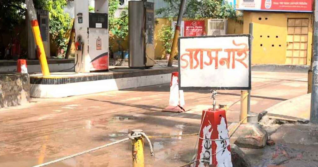 ঢাকায় সিএনজি ফিলিং স্টেশনে গ্যাস সংকট