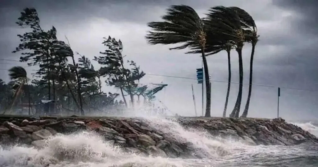দেশের ১২ অঞ্চলে বজ্রবৃষ্টির আভাস, নদীবন্দরে সতর্কসংকেত