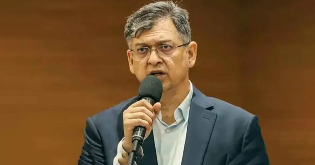 পাচার ও চোরাচালান রুখতে নতুন আইন কার্যকর ভূমিকা রাখবে: স্বরাষ্ট্রমন্ত্রী পাচার ও চোরাচালান রুখতে নতুন আইন কার্যকর ভূমিকা রাখবে স্বরাষ্ট্রমন্ত্রী
