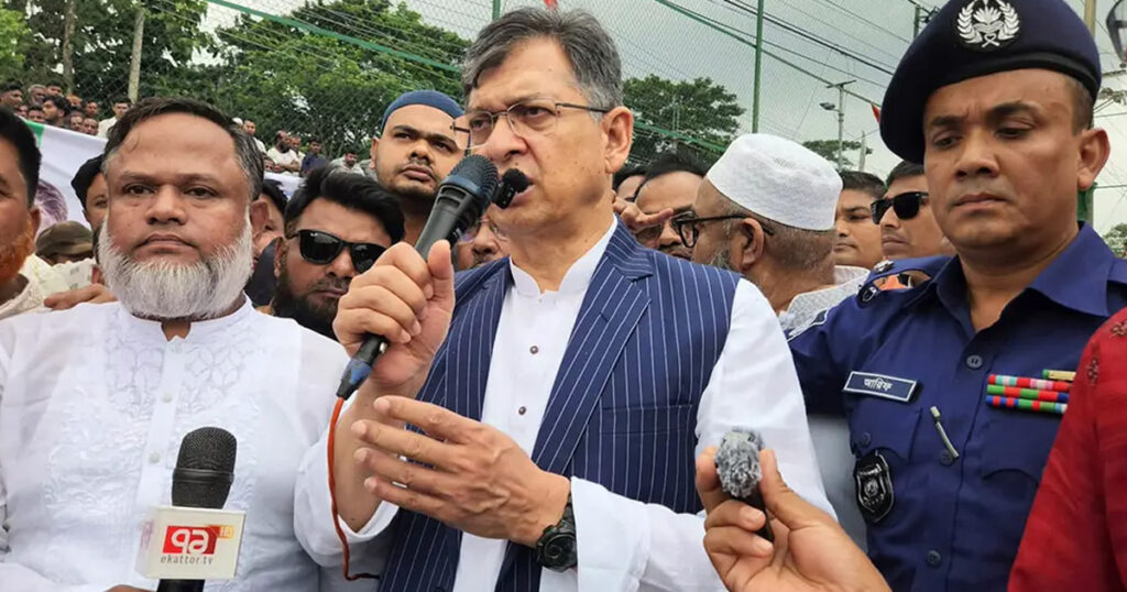বন্যাদুর্গতদের সহায়তায় সরকারি ও বেসরকারি উদ্যোগ অব্যাহত স্বরাষ্ট্রমন্ত্রী