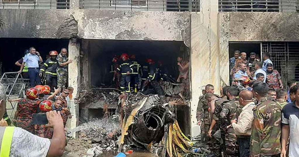 মাইলস্টোন ট্র্যাজেডির এক বছর: ট্রমা কাটেনি, নিঃস্ব অনেক পরিবার মাইলস্টোন ট্র্যাজেডির এক বছর: ট্রমা কাটেনি, নিঃস্ব অনেক পরিবার