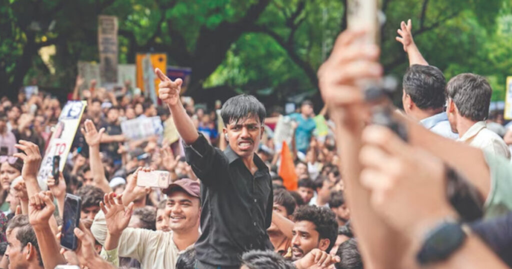 শিক্ষামন্ত্রীর পদত্যাগ ছাড়া কোনো আলোচনা নয়: হুঁশিয়ারি ককরোচ পার্টির