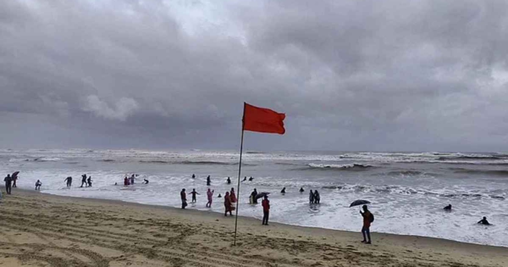 সাগরে লঘুচাপ সৃষ্টি, বন্দরে ৩ নম্বর সতর্ক সংকেত সাগরে লঘুচাপ সৃষ্টি, বন্দরে ৩ নম্বর সতর্ক সংকেত