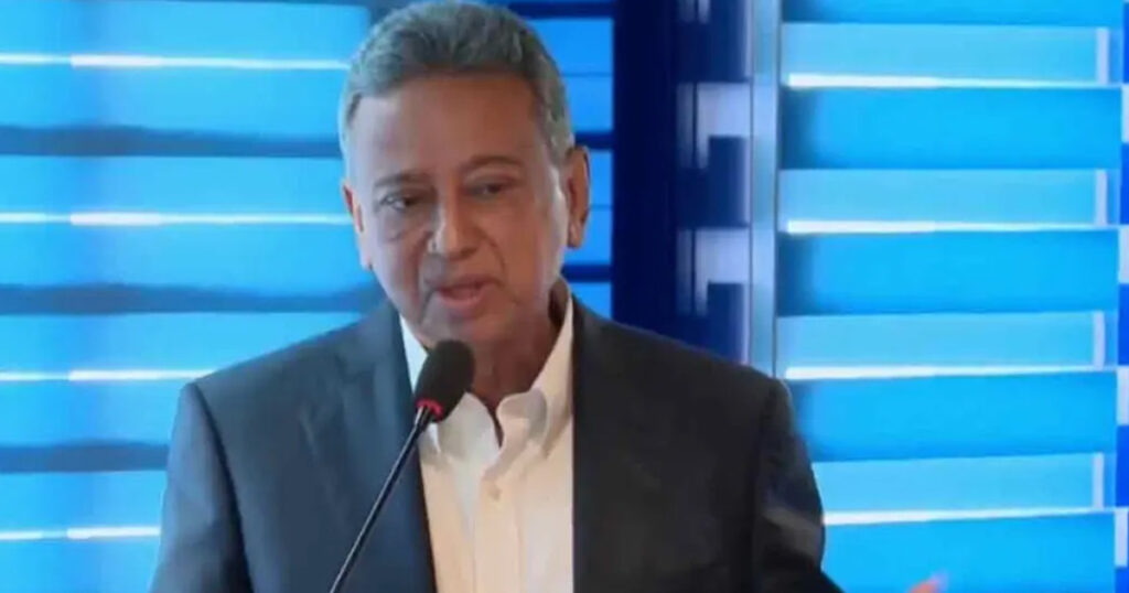 স্বাস্থ্যখাতে শুধু বাজেট বরাদ্দ বাড়ালেই হবে না, বরং ভবিষ্যৎ দিকনির্দেশনা নিশ্চিত করাও জরুরি বলে মন্তব্য করেছেন অর্থ ও পরিকল্পনামন্ত্রী আমির খসরু মাহমুদ চৌধুরী। তিনি বলেন, স্বাস্থ্যখাতের উন্নয়নে সরকার, বেসরকারি খাত, বিশ্ববিদ্যালয় ও সংশ্লিষ্ট সব অংশীজনকে সমন্বিতভাবে কাজ করতে হবে। একইসঙ্গে এ খাতে উদ্যোক্তা তৈরিতে গুরুত্ব দিতে হবে।