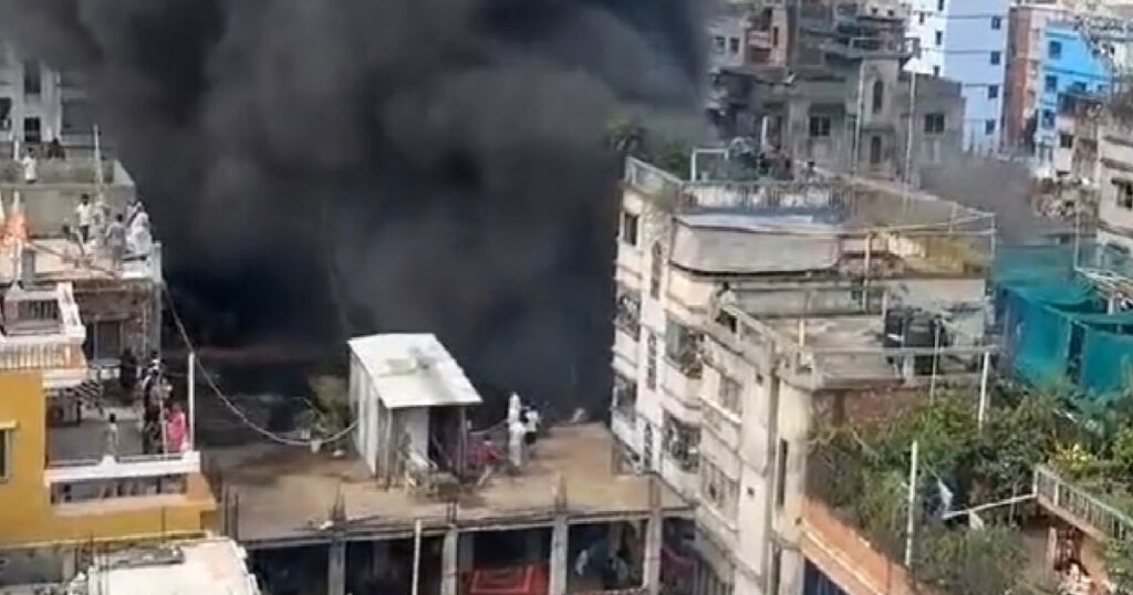 হাজারীবাগে জুতার কারখানায় ভয়াবহ আগুন
