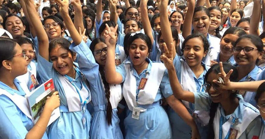 এসএসসিতে পাসের হার ও জিপিএ-৫ এ এগিয়ে মেয়েরা