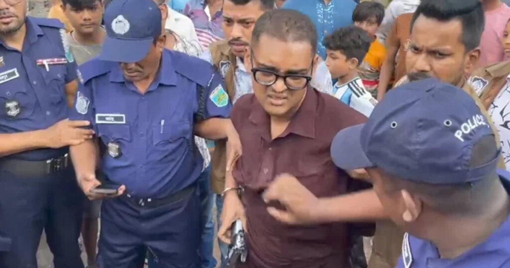 নাটোরে পর্যটনমন্ত্রীর পথসভা থেকে পিস্তলসহ যুবক আটক