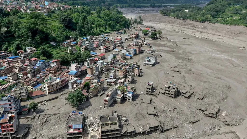 নেপাল-চীন সীমান্তে নজিরবিহীন ঢল ও ভূমিধসে নিহত বেড়ে ৯৫, নিখোঁজ প্রায় ৫০০
