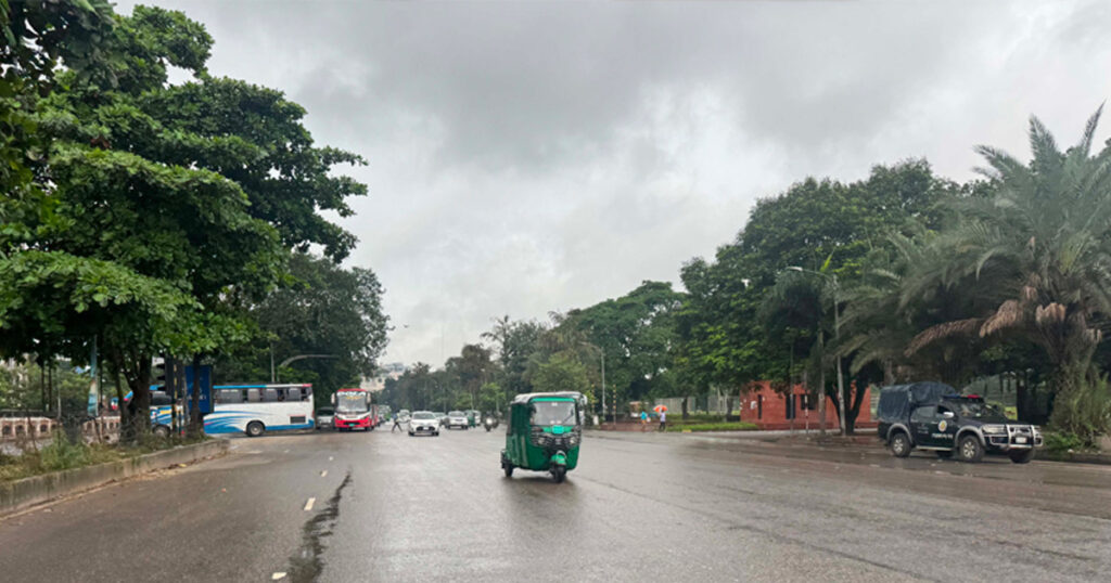 রাজধানীতে সকাল থেকেই বৃষ্টি, চলতে পারে দিনভর