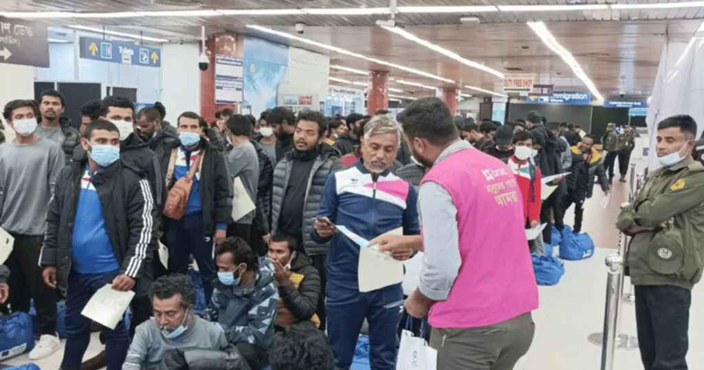 লিবিয়া থেকে দেশে ফিরলেন আরও ১৭৪ বাংলাদেশি