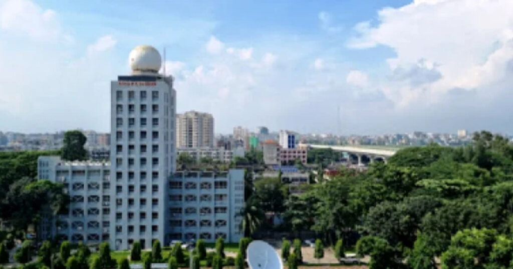তিন জেলায় ঝড়ো হাওয়াসহ বৃষ্টির পূর্বাভাস, নদীবন্দরে সতর্ক সংকেত