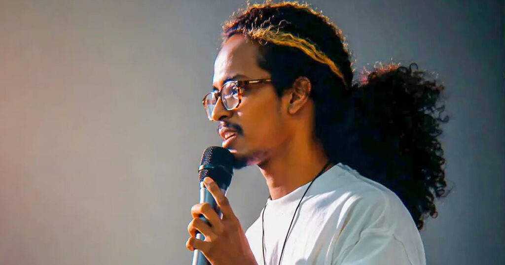 কবিতা থেকে গান বাঁধলেন মার্টিন