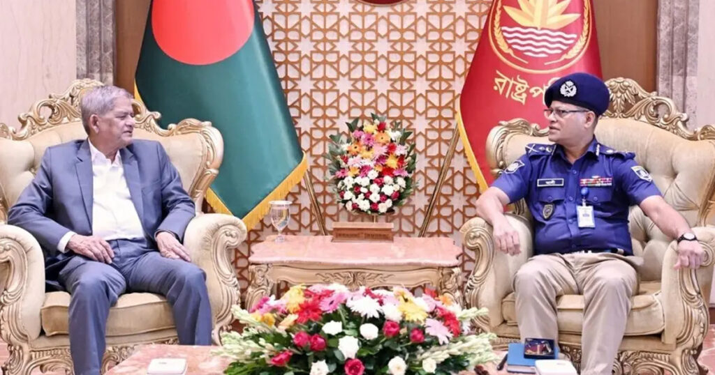 আইনশৃঙ্খলা রক্ষায় পুলিশকে নিষ্ঠার সঙ্গে কাজের আহ্বান রাষ্ট্রপতির আইনশৃঙ্খলা রক্ষায় পুলিশকে নিষ্ঠার সঙ্গে কাজের আহ্বান রাষ্ট্রপতির