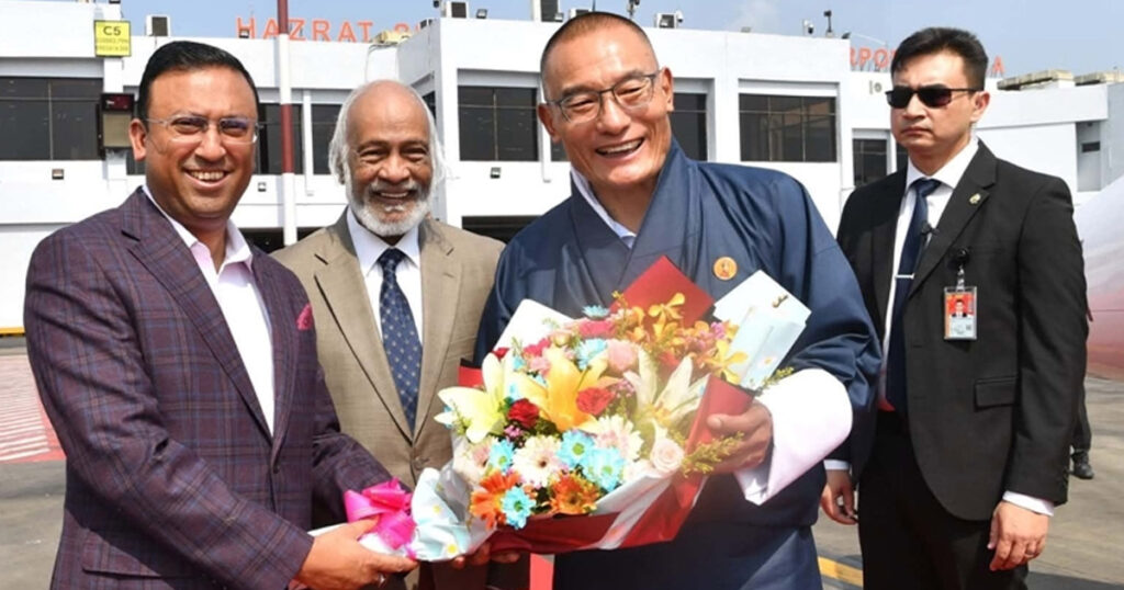ঢাকায় ভুটানের প্রধানমন্ত্রীর যাত্রাবিরতি, স্বাগত জানালেন মন্ত্রী-প্রতিমন্ত্রী ঢাকায় ভুটানের প্রধানমন্ত্রীর যাত্রাবিরতি, স্বাগত জানালেন মন্ত্রী-প্রতিমন্ত্রী
