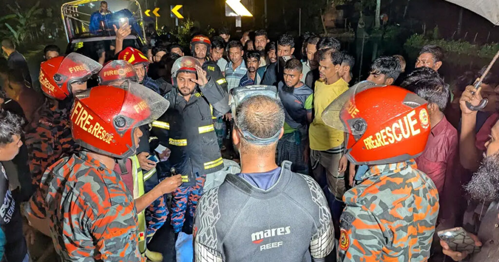 পটুয়াখালীতে বাস-ইজিবাইক সংঘর্ষে নিহত ৪ পটুয়াখালীতে বাস-ইজিবাইক সংঘর্ষে নিহত ৪