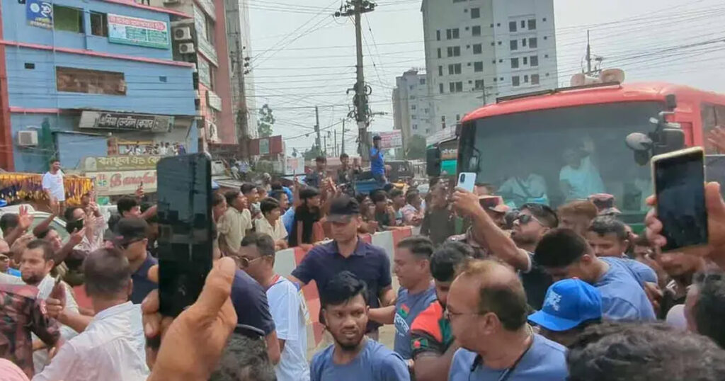ফেনী পৌঁছেছেন প্রধানমন্ত্রী
