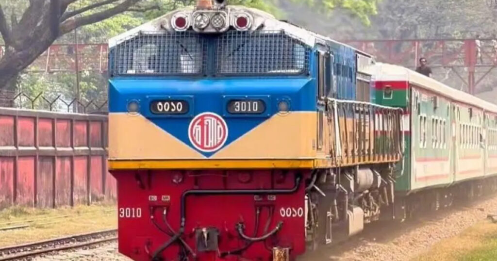 ঢাকা-চট্টগ্রাম রুট ছেড়ে কক্সবাজার যাচ্ছে মহানগর এক্সপ্রেস