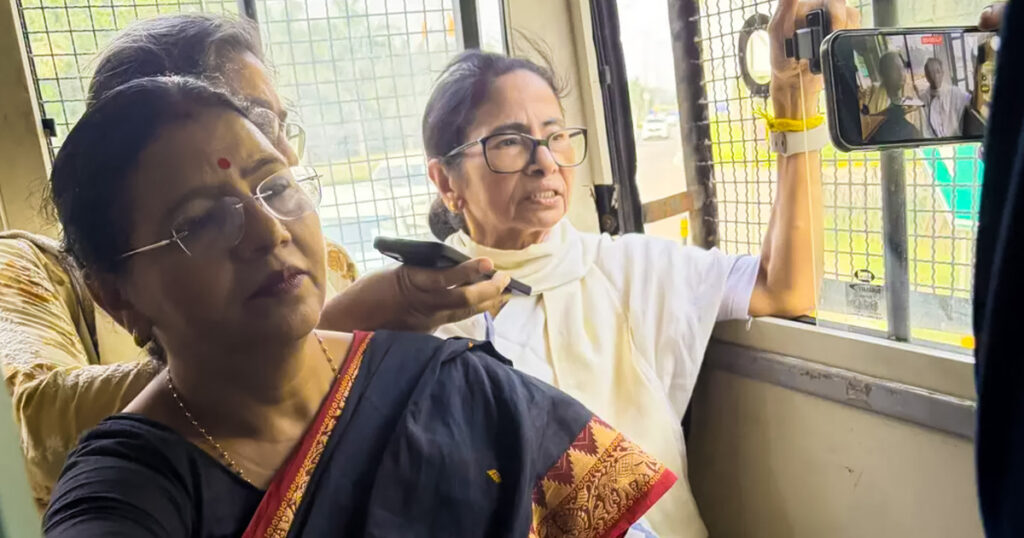 দিল্লিতে মমতা বন্দ্যোপাধ্যায় আটক