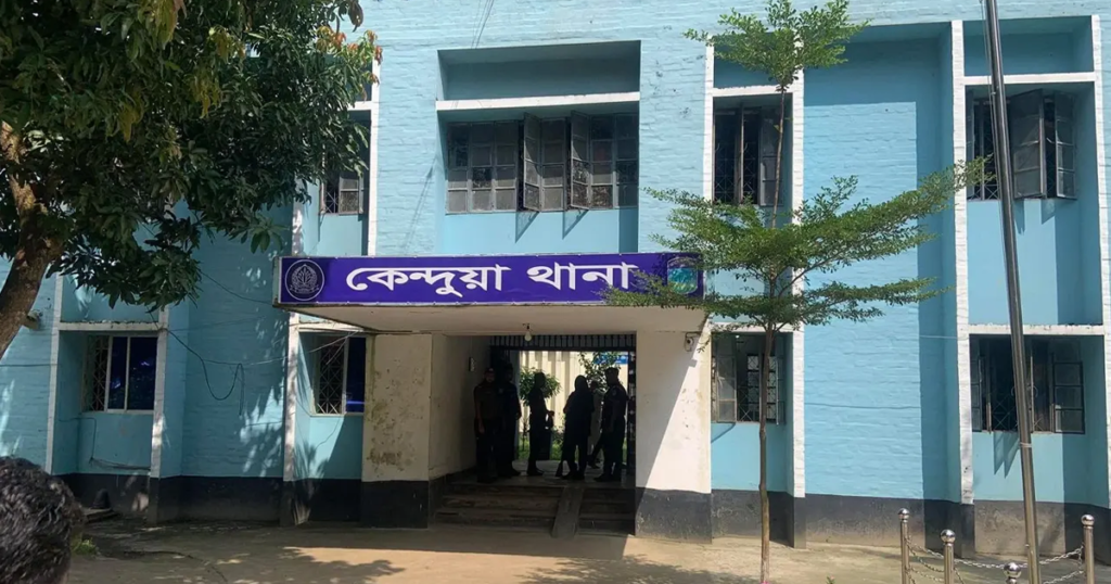 নেত্রকোণায় ব্যবসায়ীর শরীরে পেট্রোল ঢেলে আগুন দেওয়ার অভিযোগ