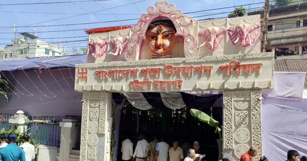 প্রধানমন্ত্রীকে বরণে প্রস্তুত জে এম সেন হলের পূজামণ্ডপ