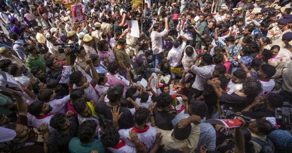 বিক্ষোভে উত্তাল দিল্লি