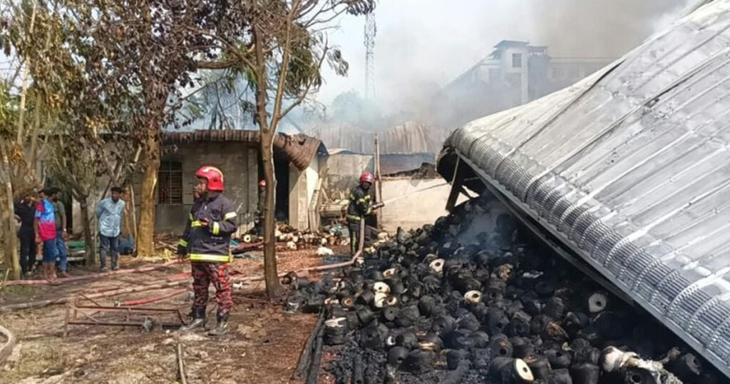 সাড়ে তিন ঘণ্টার চেষ্টায় নিয়ন্ত্রণে গাজীপুরের আগুন
